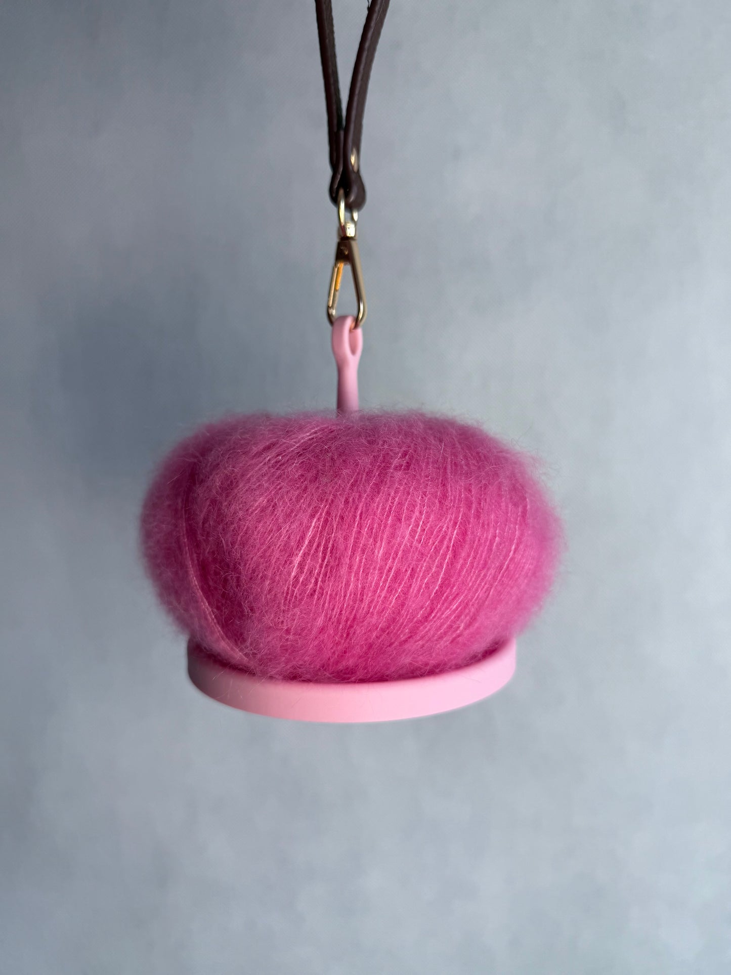 Wrist Yarn Spinner - Podróżny stojak na włóczkę
